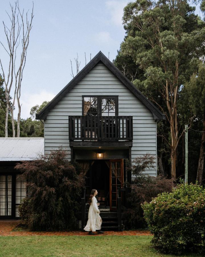 The Quarters Hotel Strahan Exterior photo