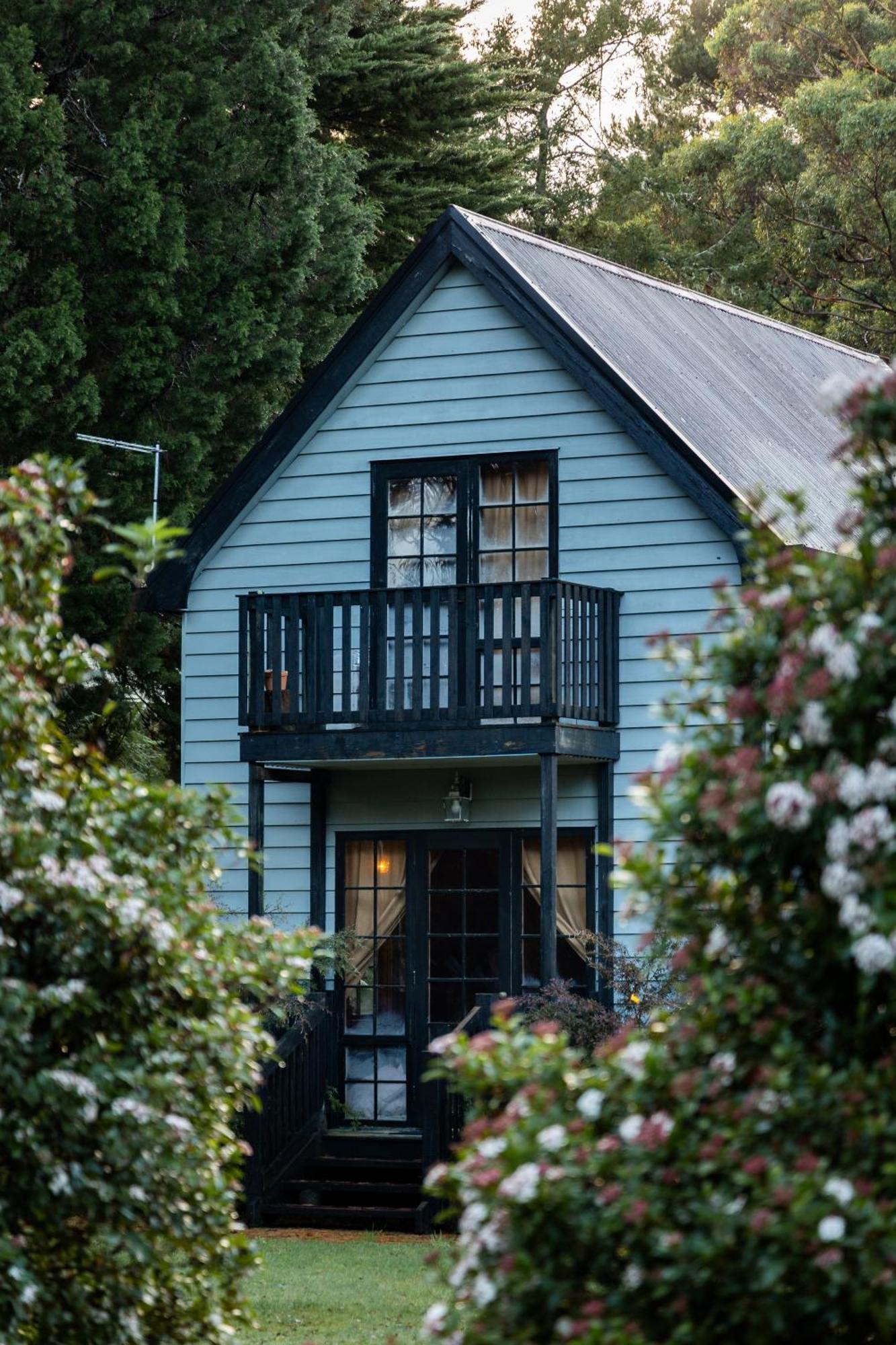 The Quarters Hotel Strahan Exterior photo