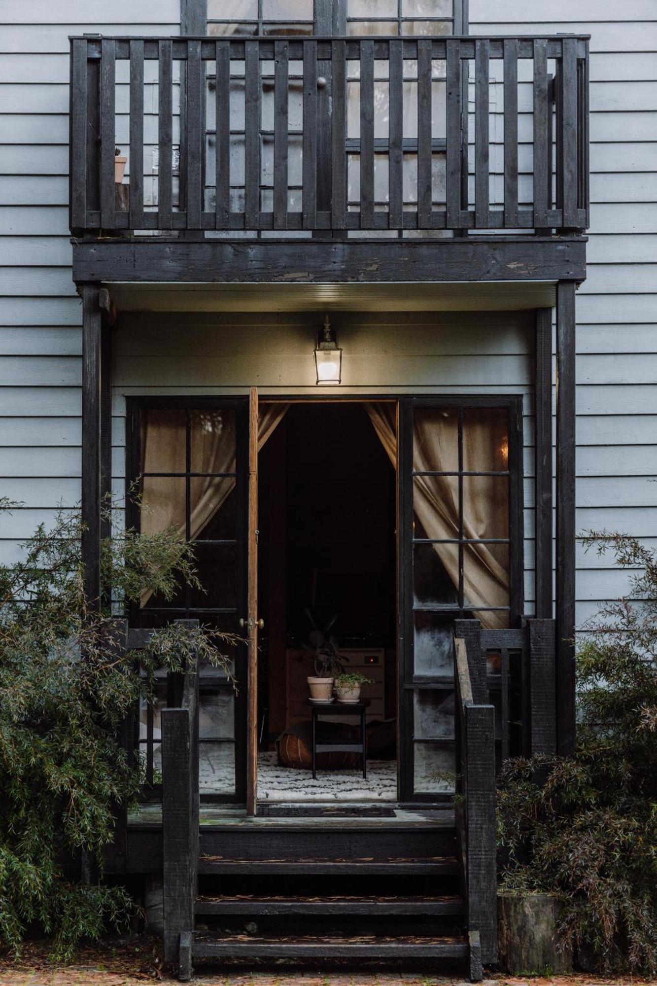 The Quarters Hotel Strahan Exterior photo